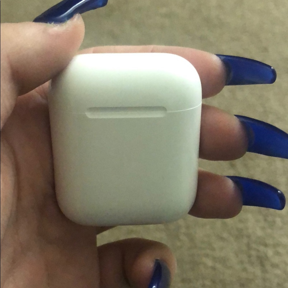 1 Airpod+charging case